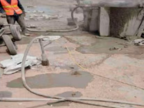 东方水泥混凝土路面板底注浆技术 路面脱空注浆整治方案