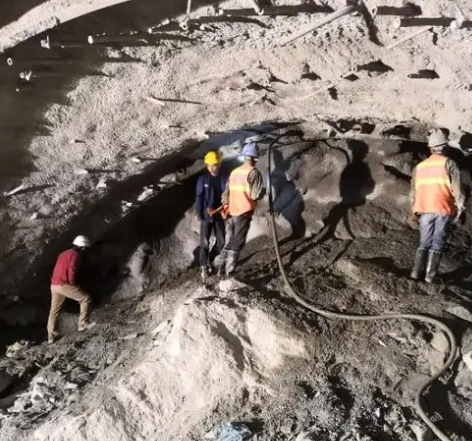 东方拱顶带模注浆料的施工流程及注意事项